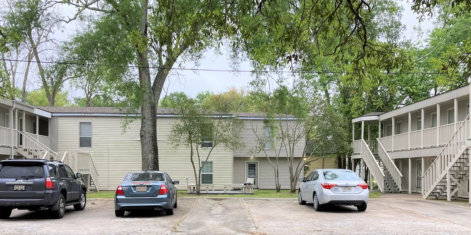1b/1b Apartment Available - All Bills Paid - Half Off First Month Rent!! — Photo 2