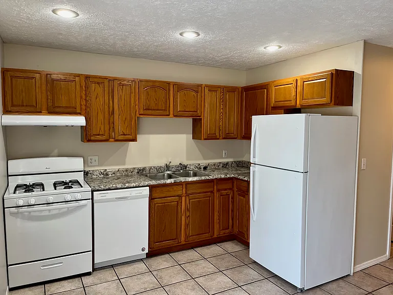 102 W Lincoln St #3 — Photo 6