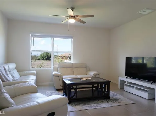 517 Kismet Pkwy, Cape Coral, FL 33993