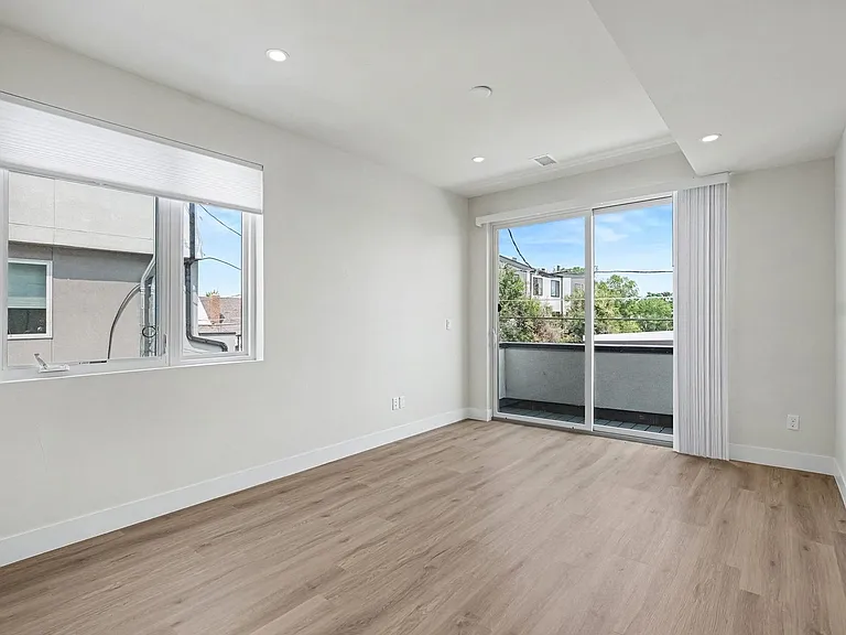 1370 Lowell Blvd — Photo 4