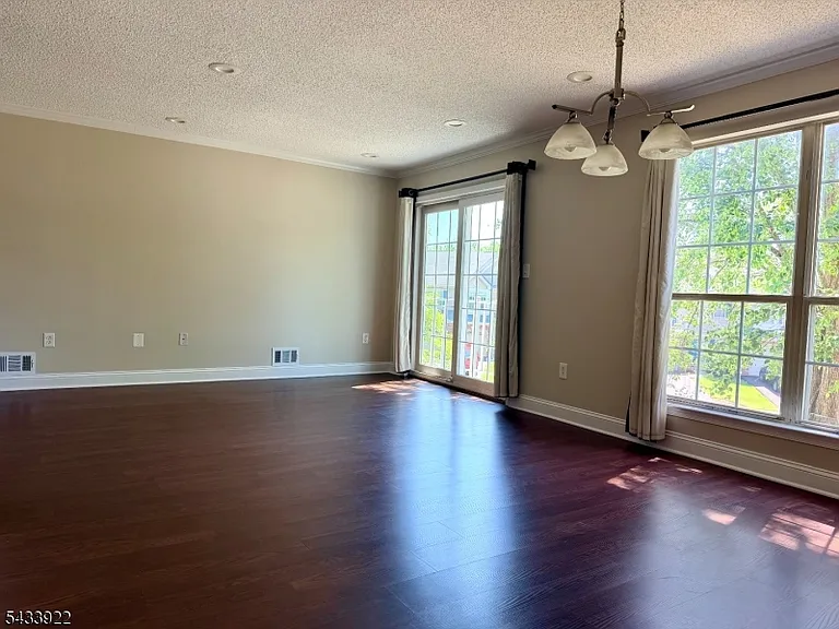 196 Sapphire Ln — Photo 4