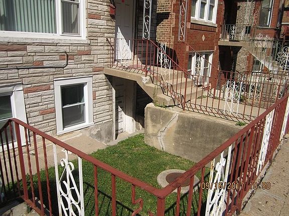 3rd image of 3642 S Hermitage Ave