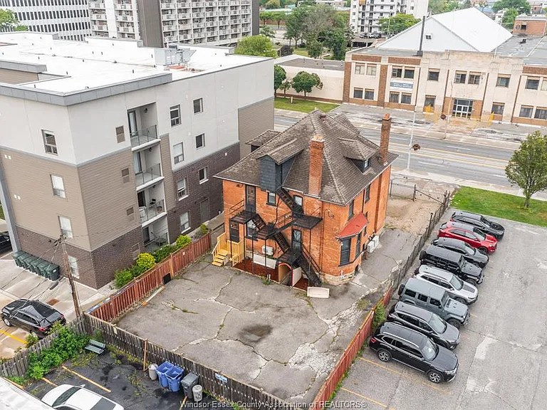 961 Ouellette Ave #2 — Photo 43