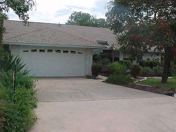 driveway 2 car garage attached