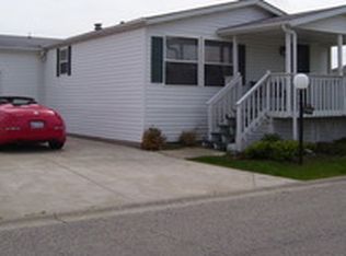 751 Mallard Cir #B, Sandwich, IL 60548
