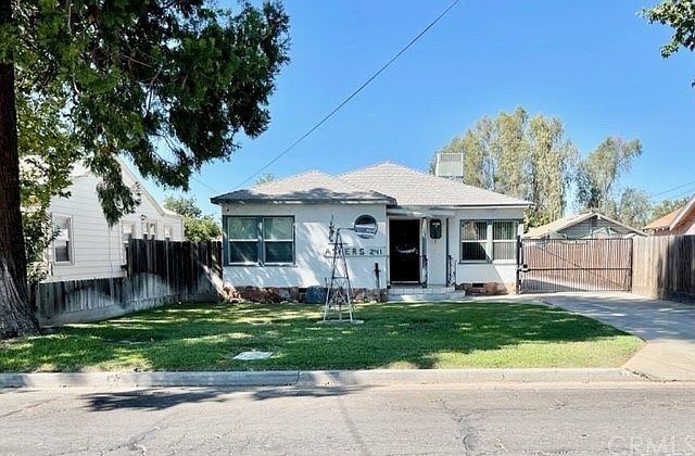 2nd image of 241 E 23rd St