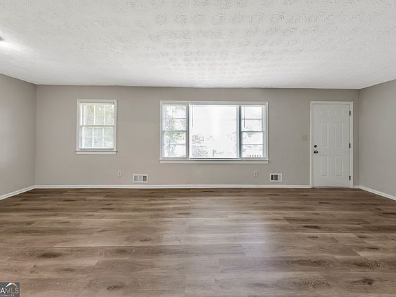 2nd image of 118 Victor Cir NW