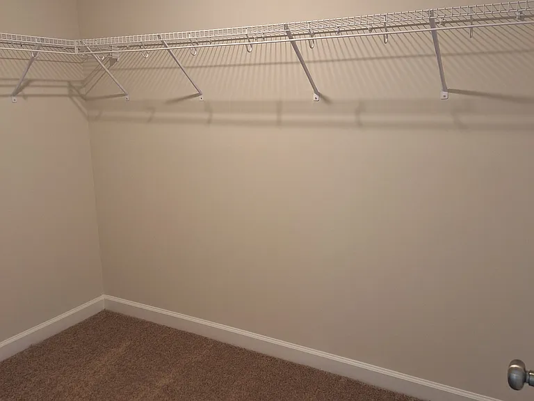 34 Gregory Village Dr — Photo 12
