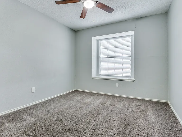 209 W Schreiber St — Photo 19