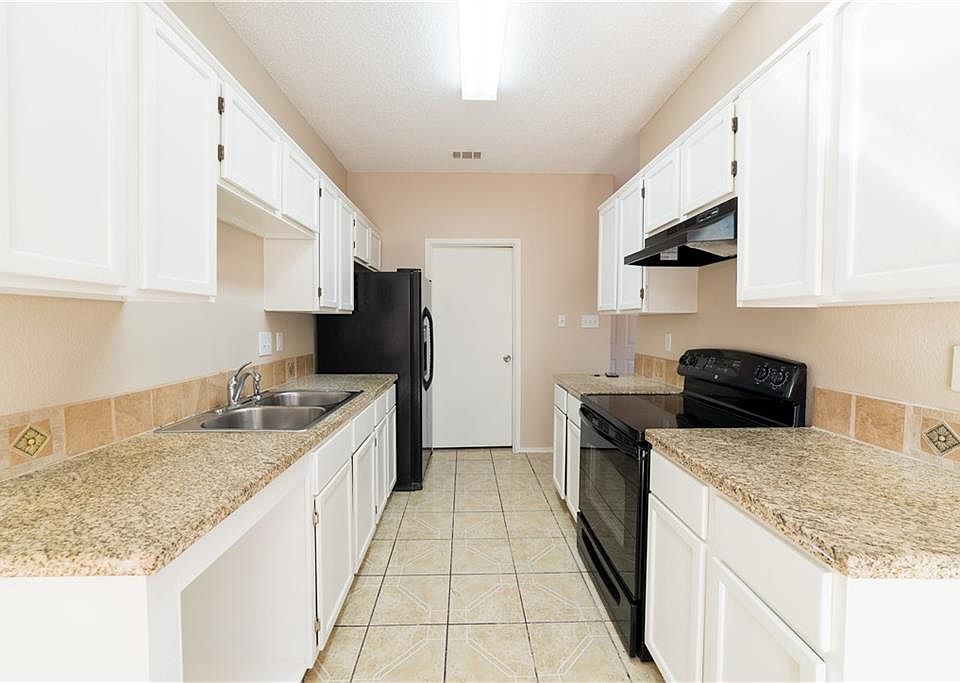 1st image of 1162 Lombard Ln
