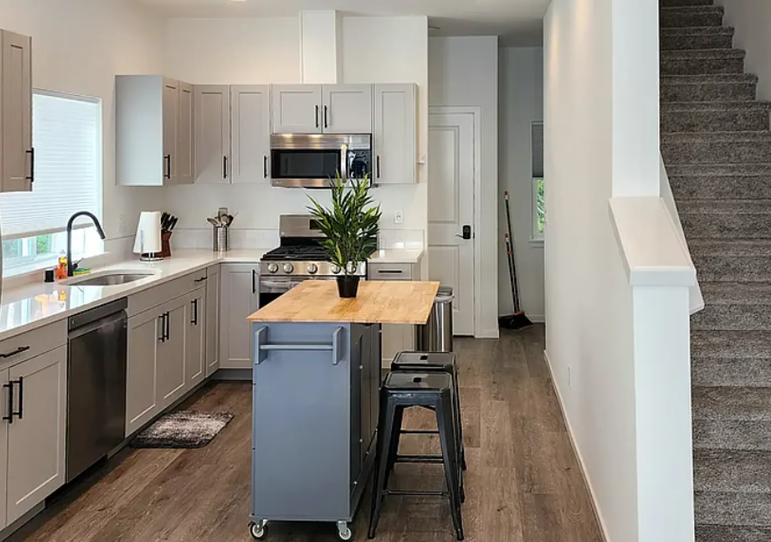 Beautiful, 2 bed, 2.5 bath townhouse in Silverdale — Photo 1