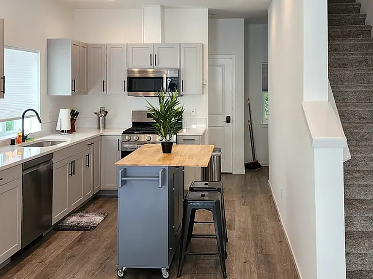1042 NW Dragonstone St — Photo 1