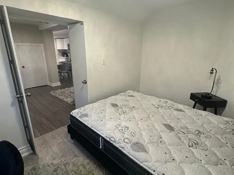 94 Houseman Cres — Photo 11