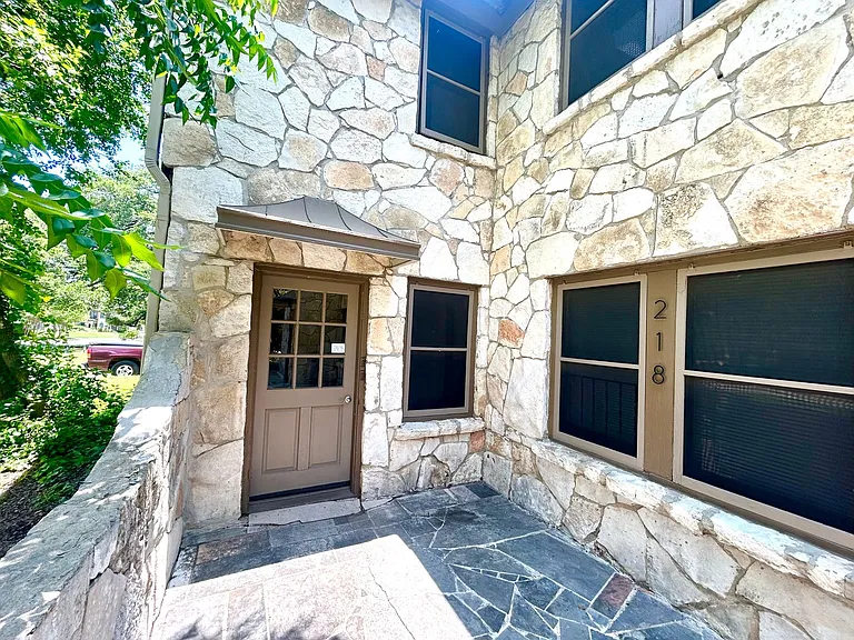 218 E Rosewood Ave — Photo 23