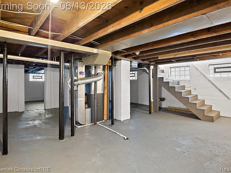 487 Smith Ave — Photo 19