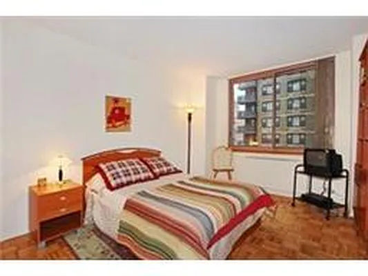 Rented by Douglas Elliman | media 33