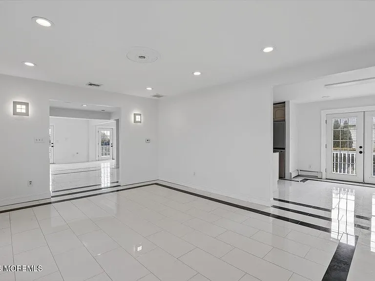 8 Pullman Ave — Photo 22