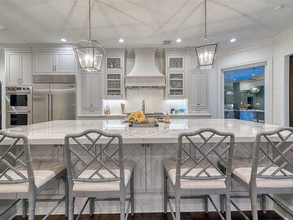 1st image of 923 Chinquapin Pl