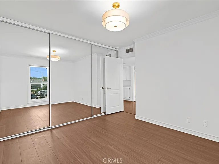 23900 Berdon St — Photo 32