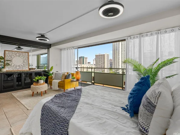 445 Kaiolu St APT 1208, Honolulu, HI 96815