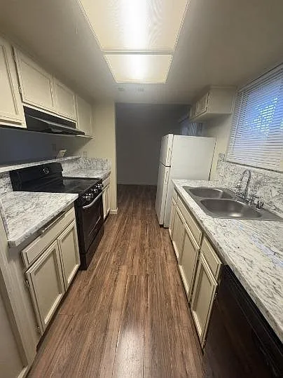 1250 E Shaw Ave #136 — Photo 5