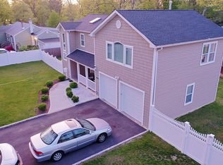 113 Queen St, Bay Shore, NY 11706