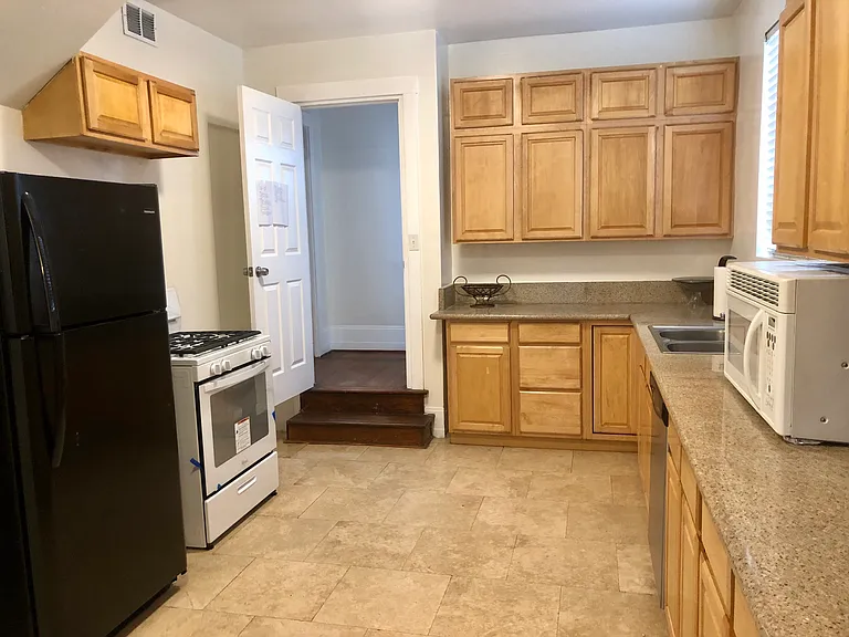 200 N Benton Way — Photo 4