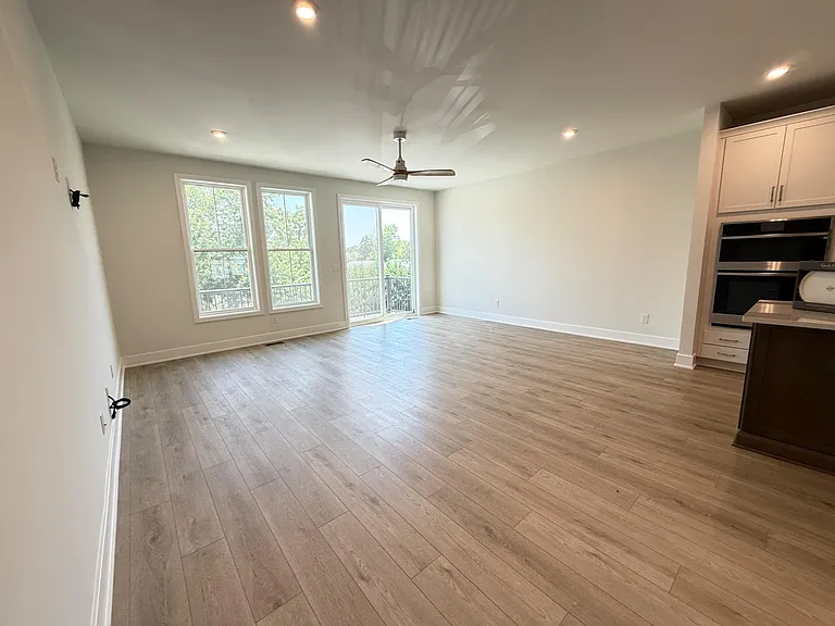 9715 Grant Ave — Photo 9