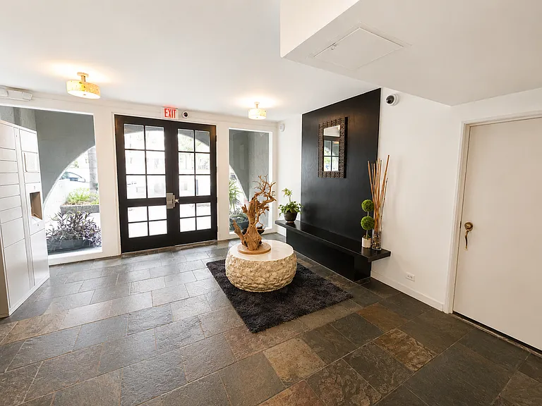 1351 N Orange Dr #109 — Photo 18