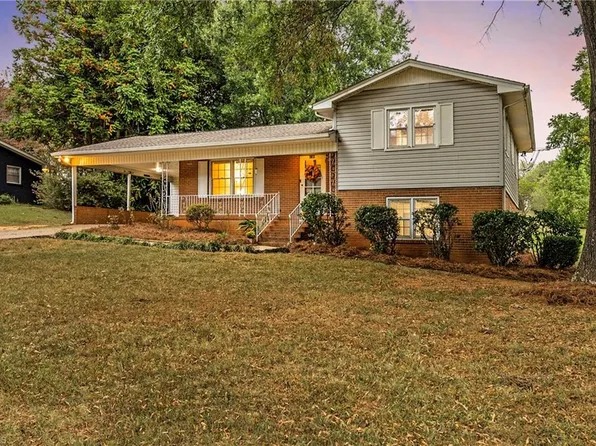 4109 Gracemont Dr, Winston Salem, NC 27106