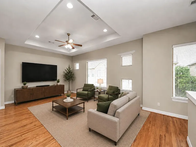 3813 Centerplaza Dr — Photo 8