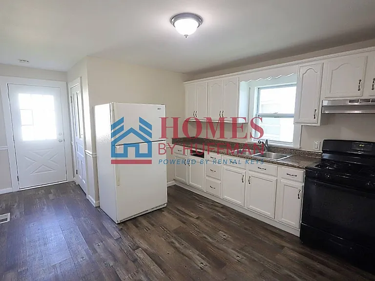 1915 S Fares Ave — Photo 5