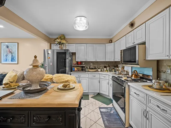 7941 Sea View Avenue image 6 of 18