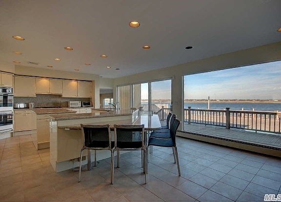 5th image of 175 Bayside Dr