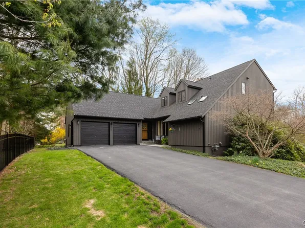 3145 Hidden Lake Dr, Baldwinsville, NY 13027