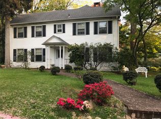 200 Ridge Rd, Little Neck, NY 11363