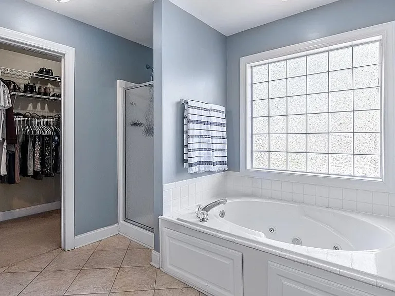1005 Tarrytown Ln — Photo 22