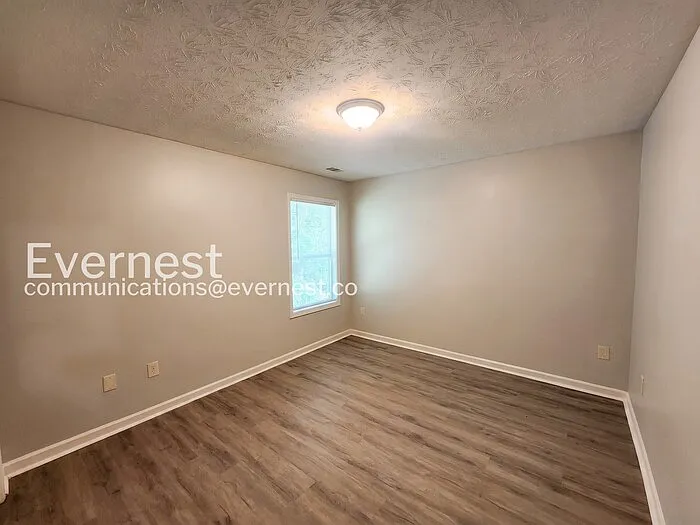 319 Bridgeport Ln — Photo 10