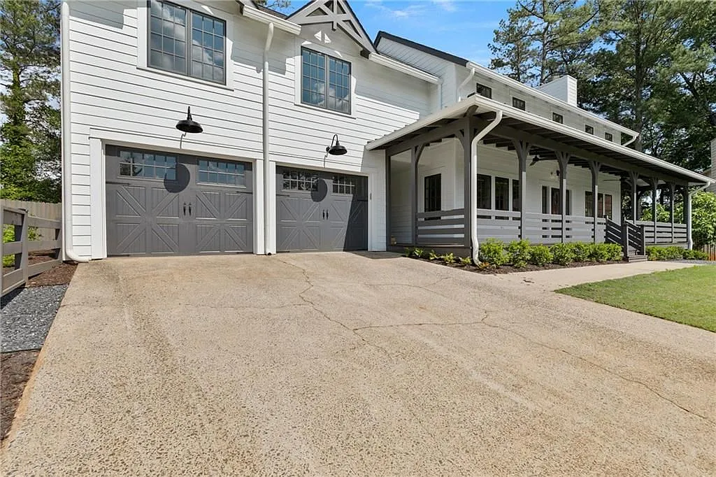 4 bed, 5.0 bath, 2500 sqft, $4,500 — Photo 2