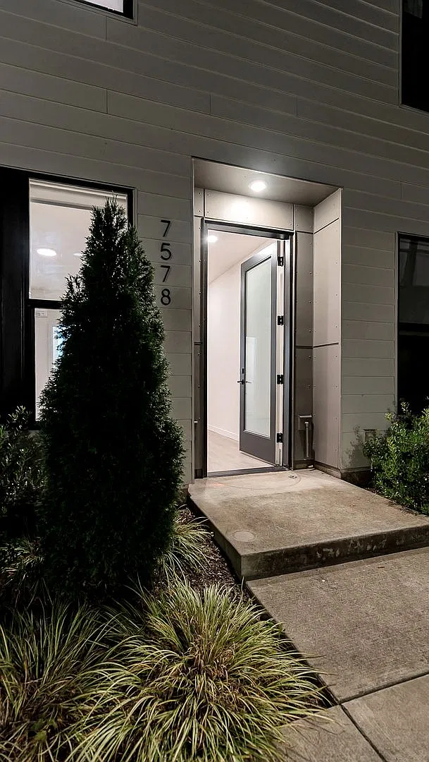 Emerald Townhomes — Photo 3