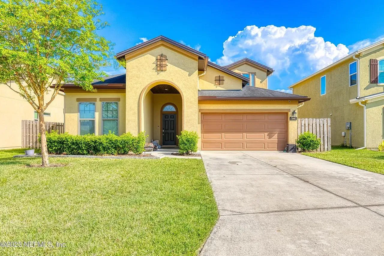 2 bed, 2.0 bath, 2453 sqft, $992 — Photo 3