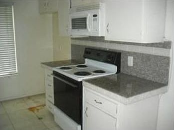 2nd image of 1353 Peppertree Cir