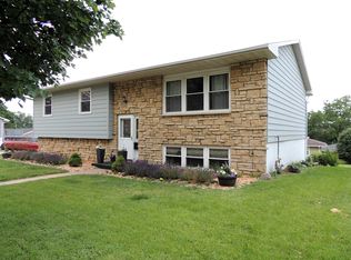 1230 Mount Loretta Ave, Dubuque, IA 52003