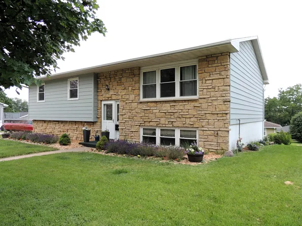 1230 Mount Loretta Ave, Dubuque, IA 52003
