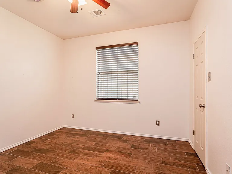 1235 Blackthorn Dr — Photo 25