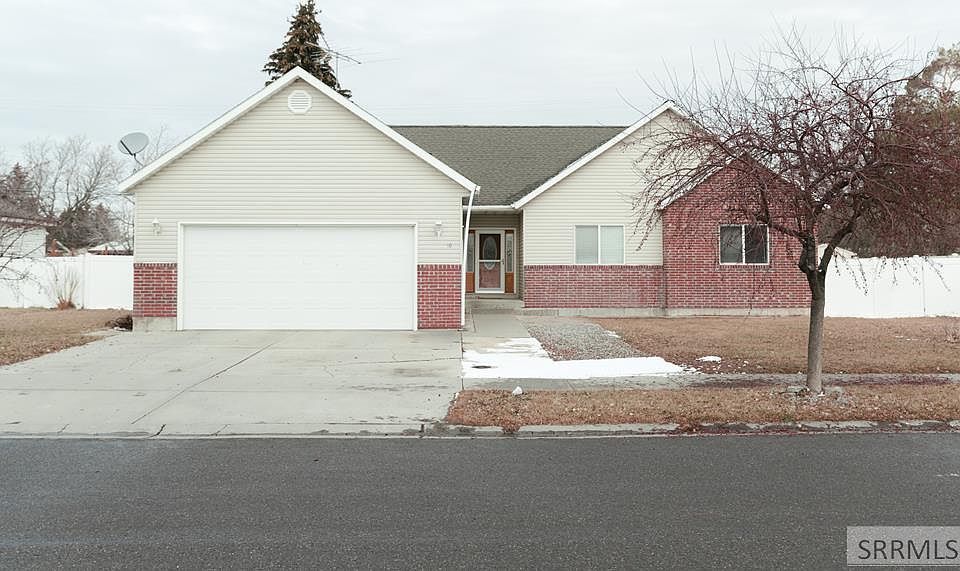 1st image of 580 Cook St