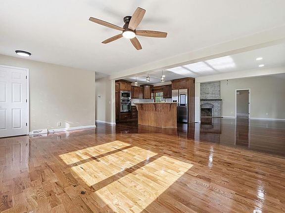 5th image of 1010 Wesley Ave