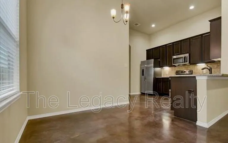 337 Emma Dr — Photo 5