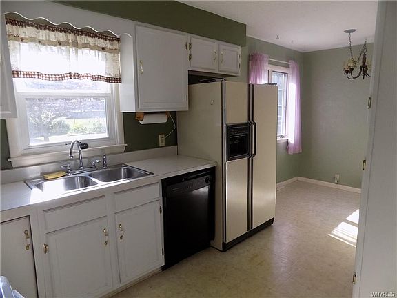 2nd image of 5823 Griffin St