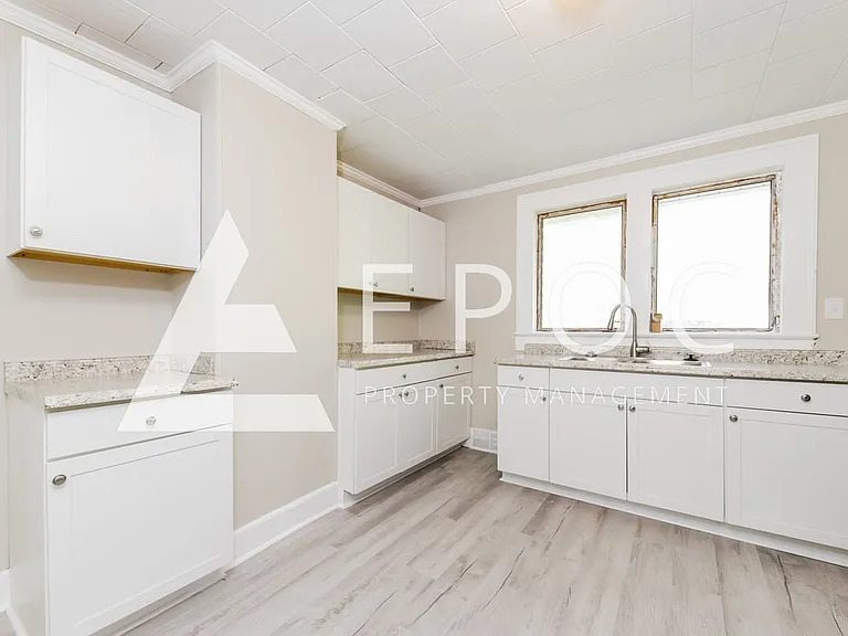 1231 Winfield Dr — Photo 3
